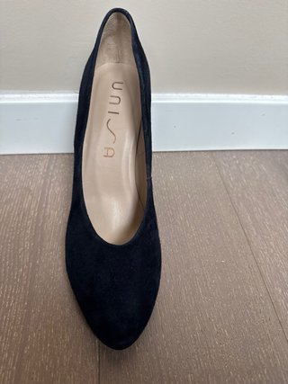 Tacones Unisa ante azul marino