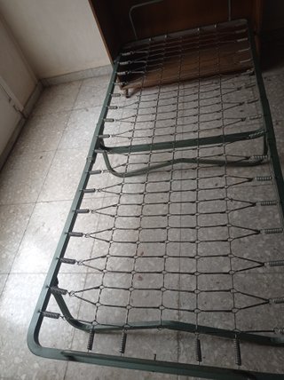 Mueble de madera marrón