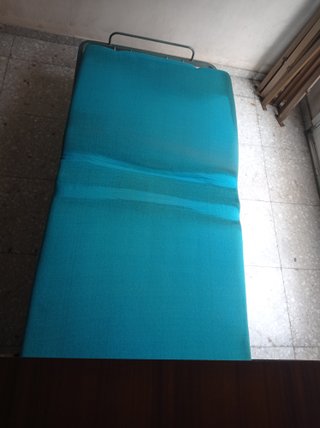 Mueble de madera marrón