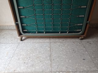 Mueble de madera marrón