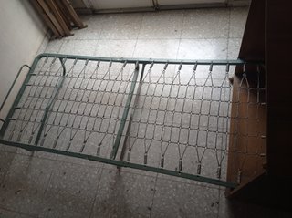 Mueble de madera marrón