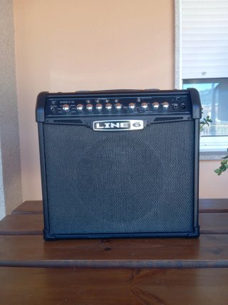 Amplificador de Guitarra Line 6 Spider IV 30W + Pe