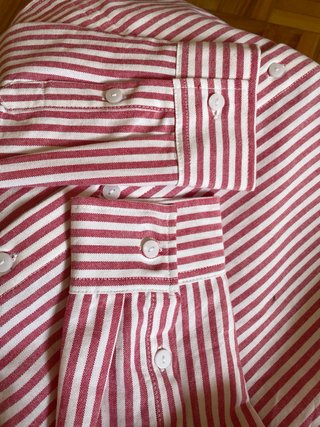 Camisa de rayas rosa y blanca