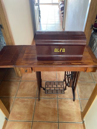 Máquina de coser Alfa automática