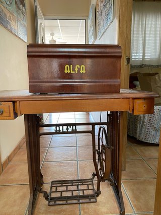 Máquina de coser Alfa automática