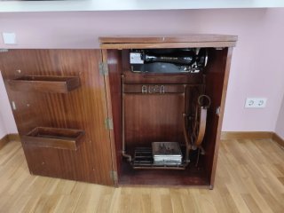 Máquina de coser Alfa con mueble