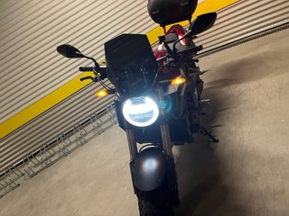 Honda CB650R Negra y Roja