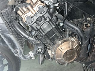 Honda CB650R Negra y Roja