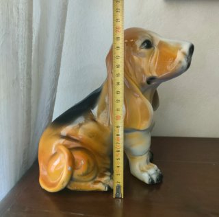 Scultura ceramica di King Basset Hound Vintage