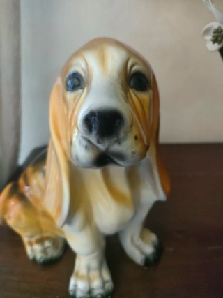Scultura ceramica di King Basset Hound Vintage