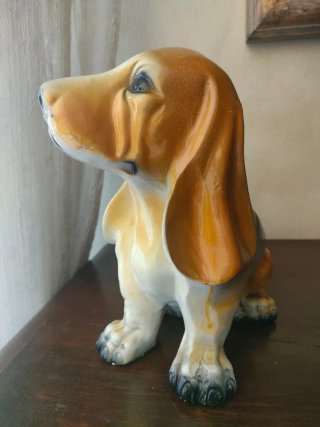 Scultura ceramica di King Basset Hound Vintage