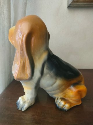 Scultura ceramica di King Basset Hound Vintage