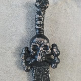 Espada y hacha disfraz calavera