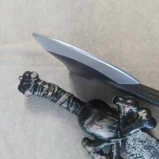 Espada y hacha disfraz calavera