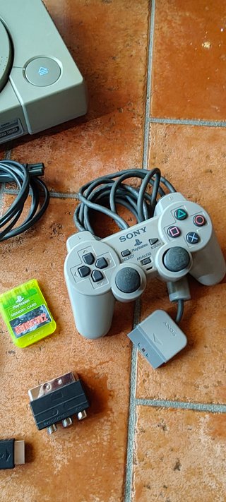 Playstation 1 con scatola completa e lettore nuovo