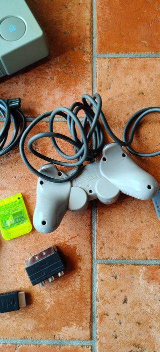 Playstation 1 con scatola completa e lettore nuovo