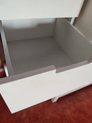 Cómoda cajonera de 6 cajones. Dos mesitas Nordli