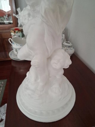 Frutero de escayola blanco con figuras