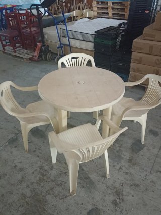 Mesa y 4 Sillas Jardín Plástico Beige