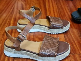 Sandalias GEOX Y Skechers D'LUX Walker 37