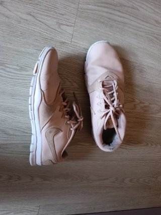 Zapatillas Nike Beige y Rosa