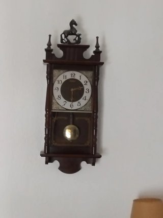 Reloj de pared antiguo madera