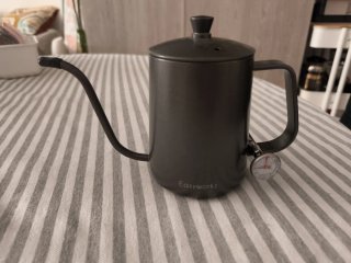 Combo V60/Aeropress: Molinillo + Hervidor