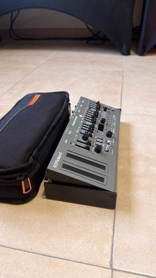 Sintetizador Roland SH-01A + Funda