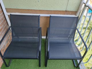 Mesa y sillas de terraza negras