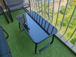 Mesa y sillas de terraza negras