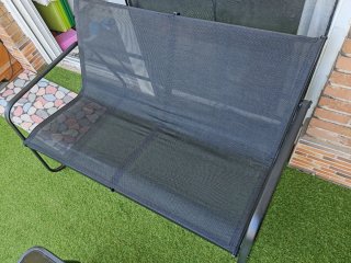 Mesa y sillas de terraza negras