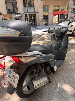 Honda SH 125 Scooter verde oscuro