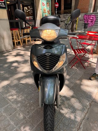 Honda SH 125 Scooter verde oscuro