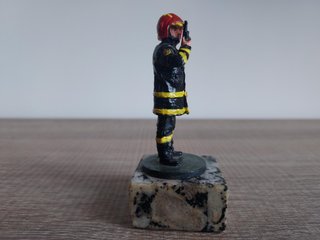 Figura de plomo bombero UME