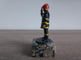 Figura de plomo bombero UME