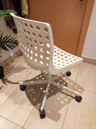 Sedia da ufficio perforata Ikea bianca