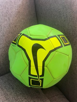 Balón de fútbol Nike verde