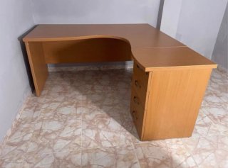 Escritorio/ mesa de oficina con cajonera