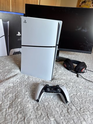 Pacchetto digitale PS5 + monitor AOC + cuffie