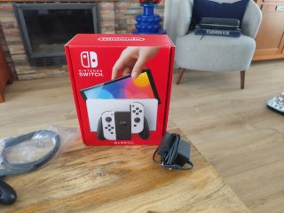 Nintendo Switch OLED Bianca con Scatola