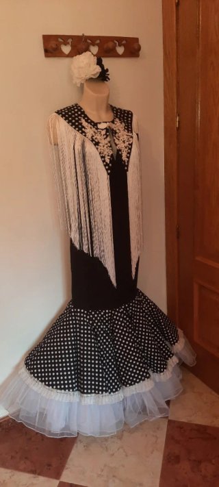 Traje Flamenca 42 con Capa Nuevo 2026