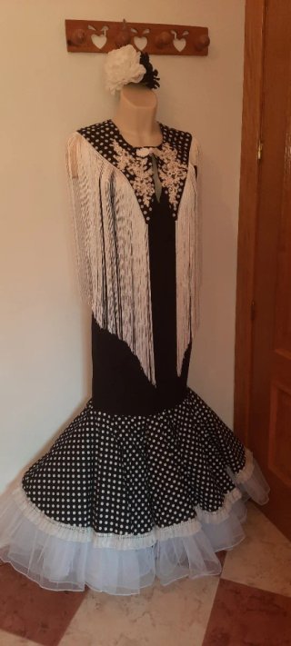 Traje Flamenca 42 con Capa Nuevo 2026