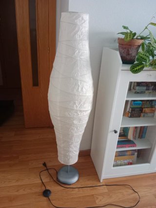 Lámpara de pie papel Ikea blanca