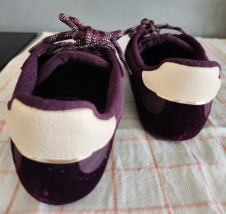 Zapatillas Stradivarius granate terciopelo