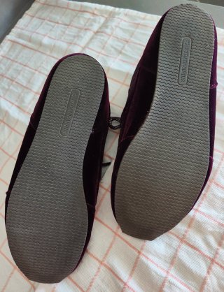 Zapatillas Stradivarius granate terciopelo