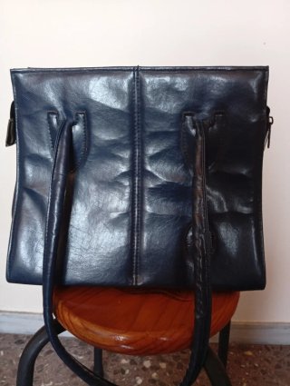 Bolso de piel azul marino