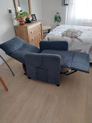 Sillón reclinable con mando gris