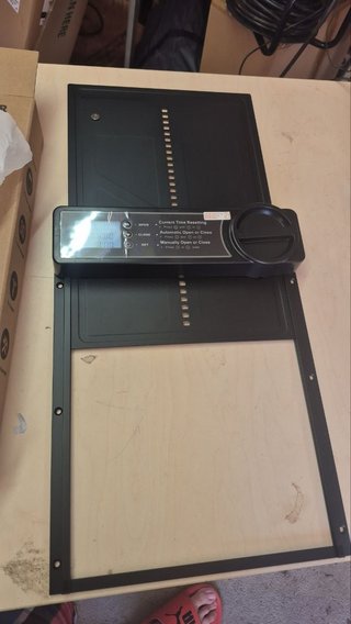 Puerta Automática Gallinero LCD Pilas