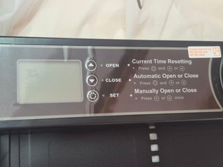 Puerta Automática Gallinero LCD Pilas