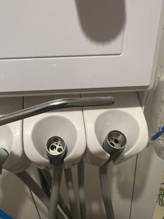 Equipo auxiliar dental con manómetro
